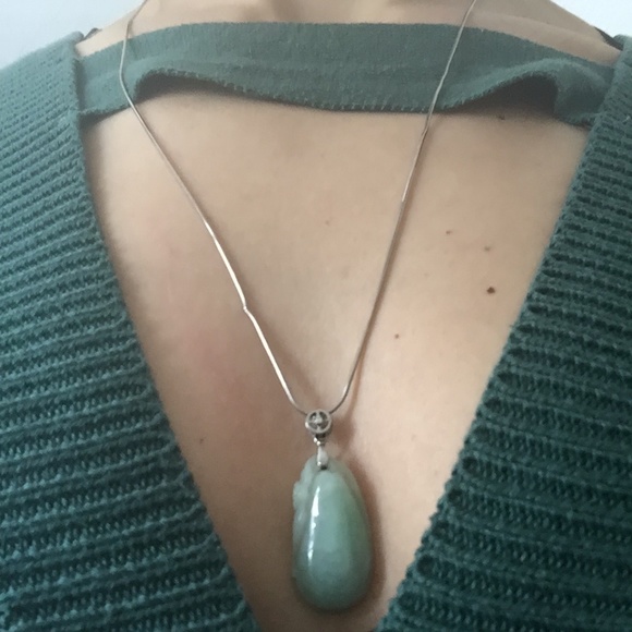 Jade Pendant Necklace - Picture 2 of 4